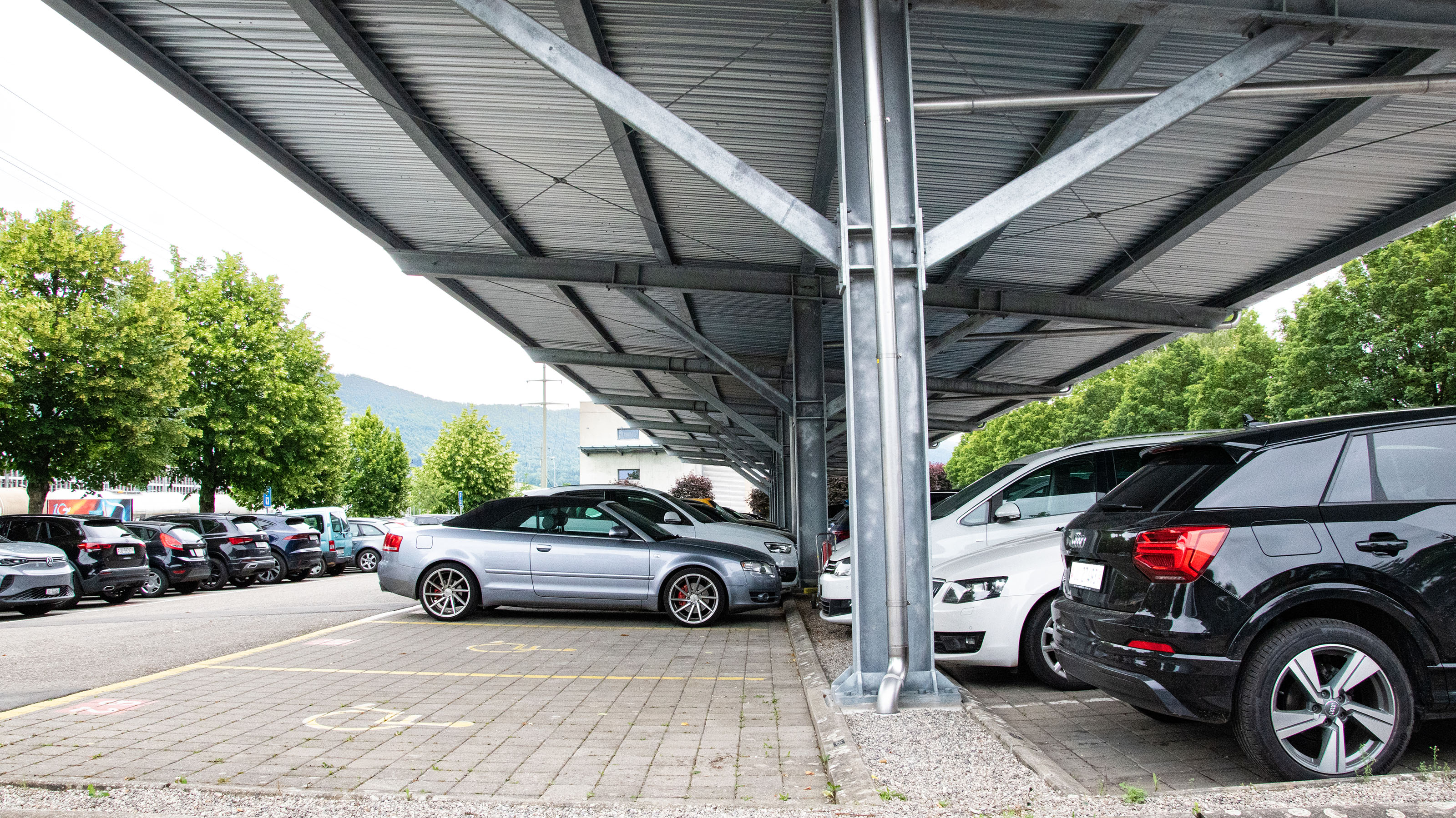 Nachher: Sonnenstrom vom Bahnhof.