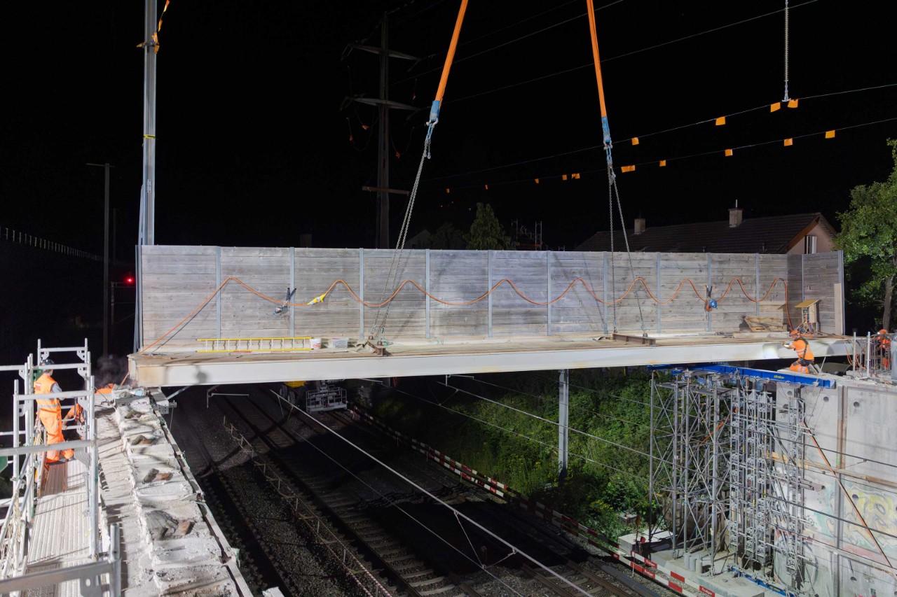 Hier war vor einigen Stunden noch eine Brücke.