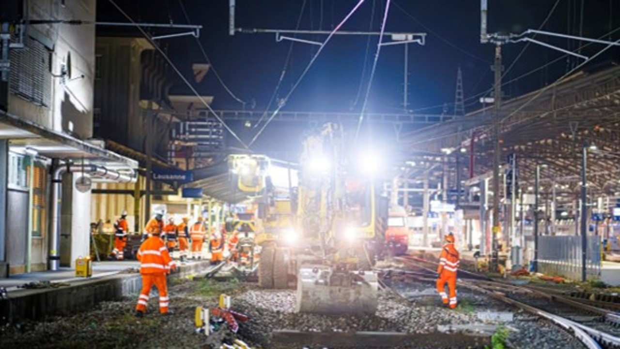 Renouvellement des voies et appareils de voies de la voie 1 en avril 2024.