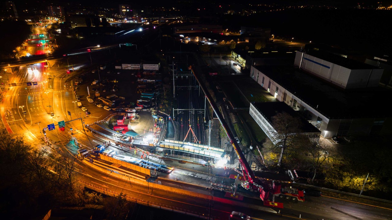 Blick aus der Luft auf die nächtlichen Arbeiten 