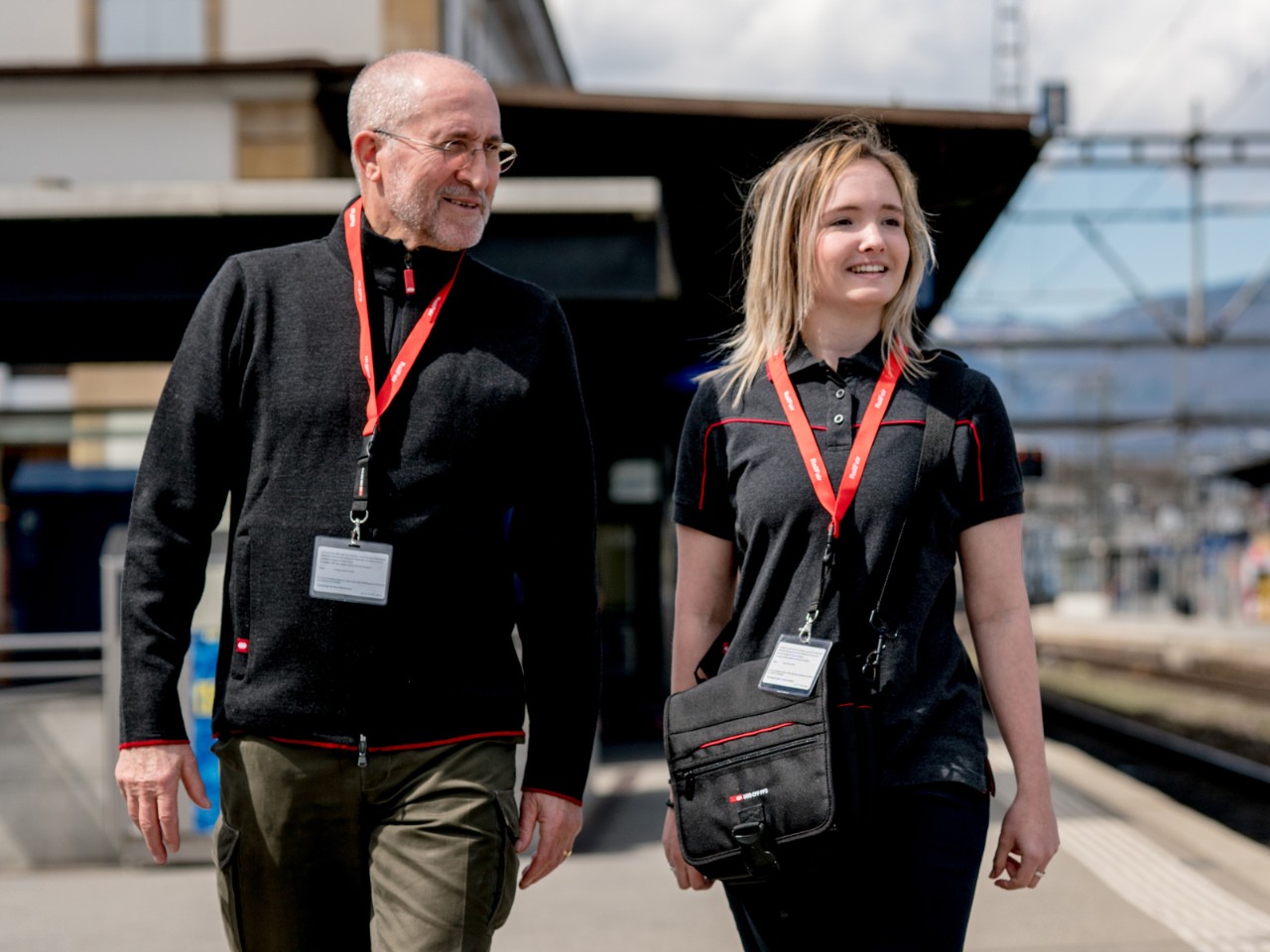 Die Bahnhof-Paten markieren Präsenz und patrouillieren am Bahnhof.